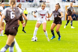 Syracuse used well-placed crosses and seven corner kicks to boost its 3-0 win over St. Bonaventure. The Orange outshot the Bonnies 18-4.